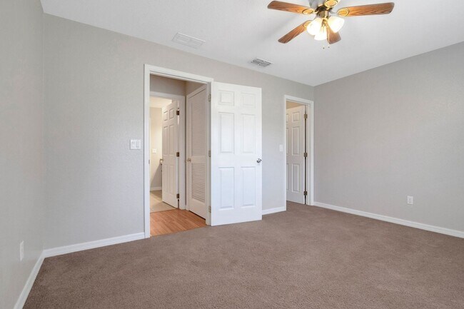 Building Photo - Spacious 4BR House in Citra