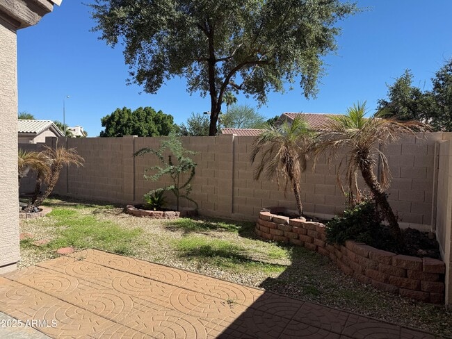 Building Photo - 15825 N Hidden Valley Ln