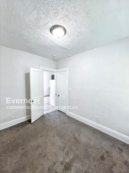Building Photo - 3992 E 52nd St