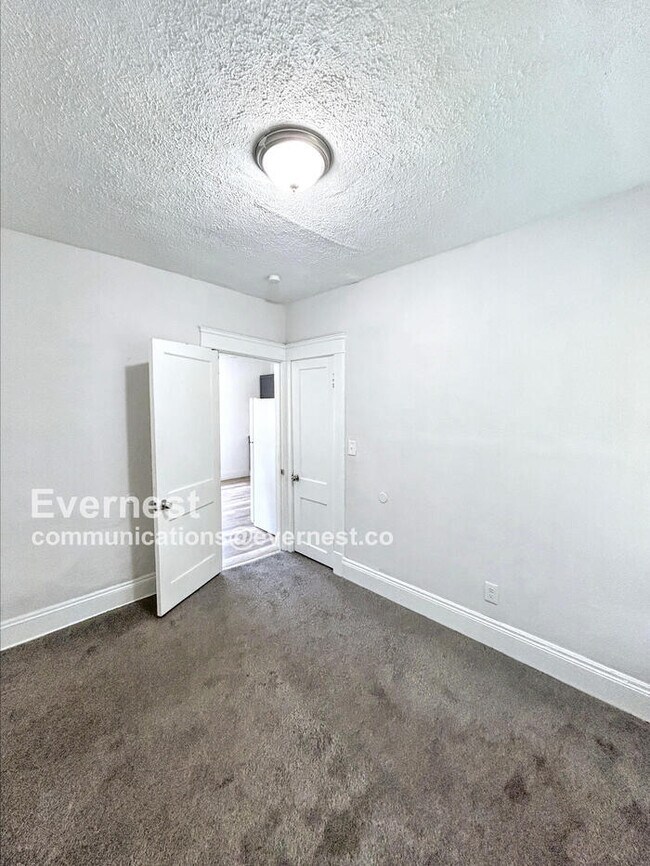 Building Photo - 3992 E 52nd St