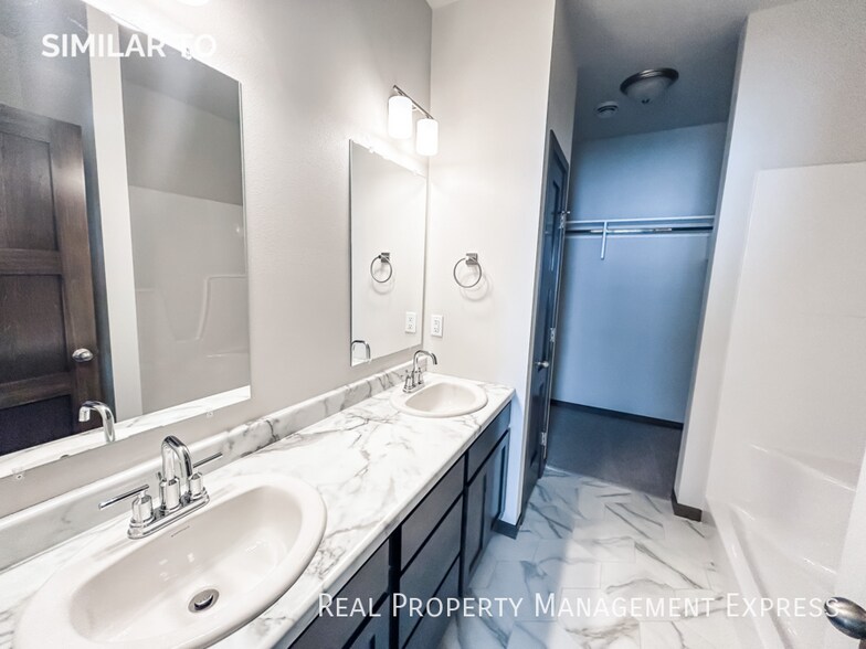 Building Photo - Stunning 3-Bedroom Townhome in Western Sioux Falls