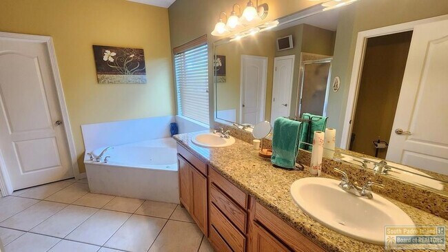 Building Photo - 15 Cypress Point Dr