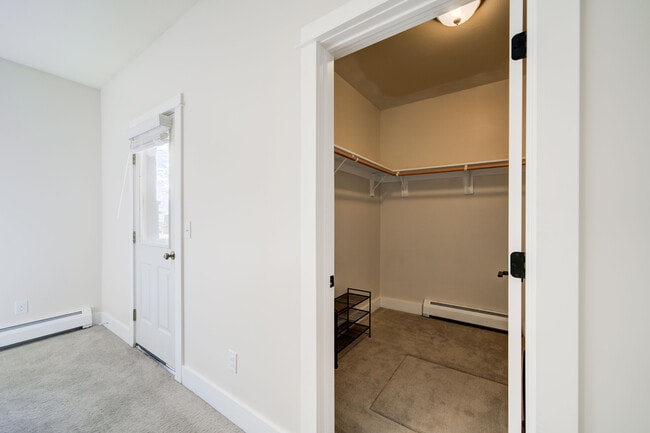 Building Photo - 32 E Clara Ct