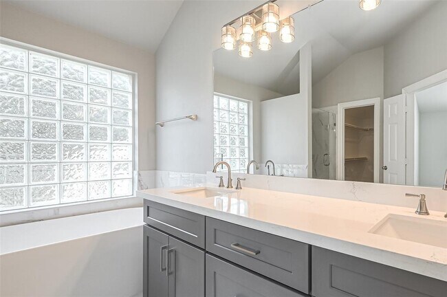 Building Photo - 6215 Suncrest Ct