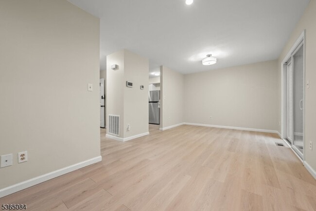 Building Photo - 52 Arthurs Ct