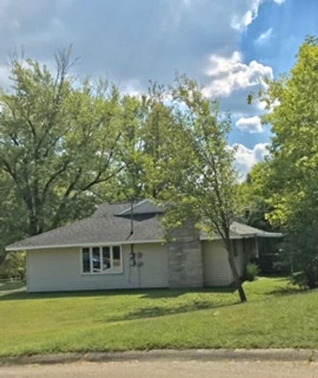 Building Photo - 3541 N Valleyview Dr