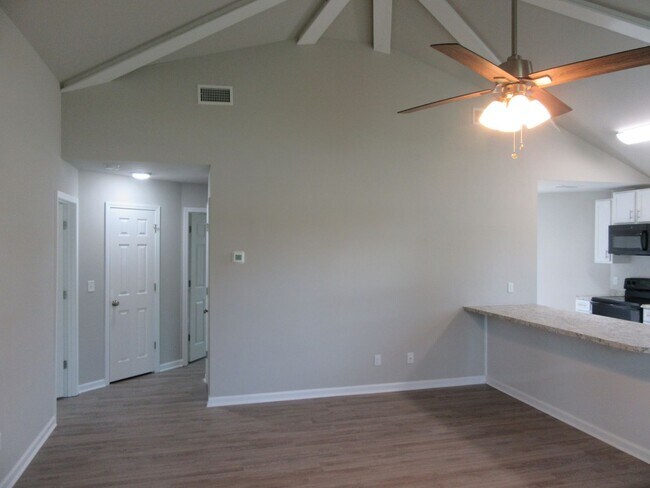 Building Photo - 1300 Grace Ave