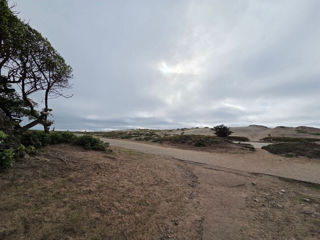 Building Photo - Remodeled Home 2 Blocks from Ocean Beach