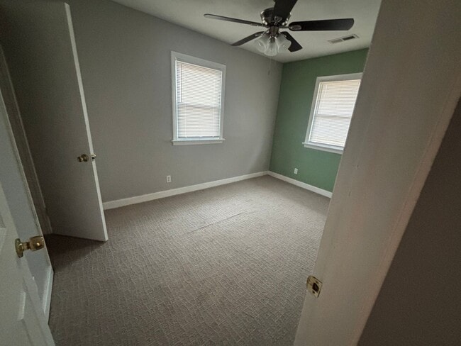 Building Photo - Charming 3 Bedroom 1 Bathroom Brick Ranch ...