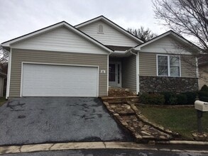 Building Photo - 88 E Danbury Ln