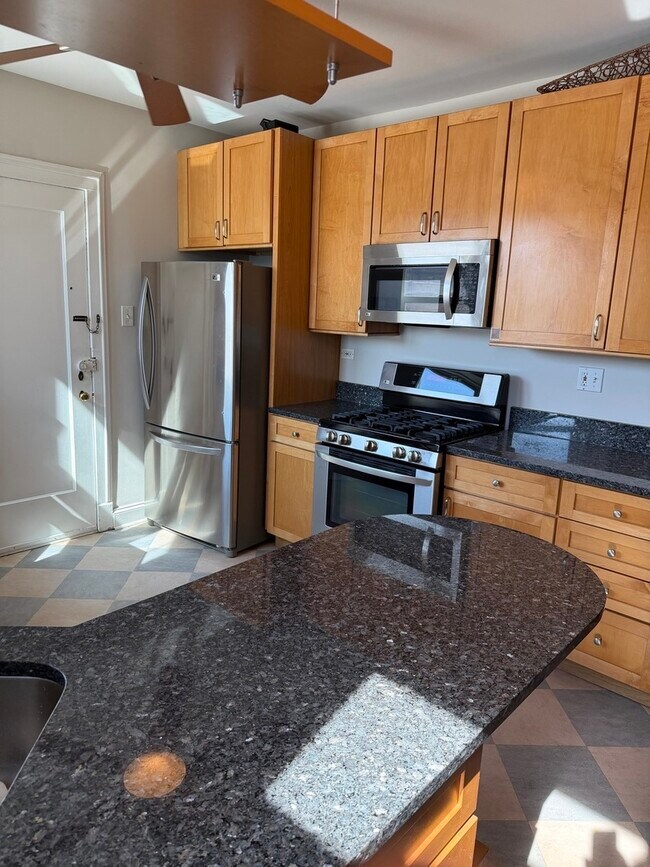 Building Photo - 609 W Stratford Pl
