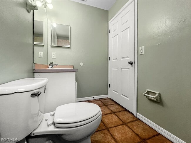 Building Photo - 1909 SW Santa Barbara Pl