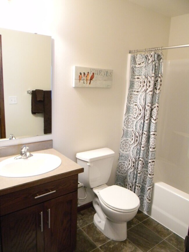 Building Photo - 521 E Foxtail Dr