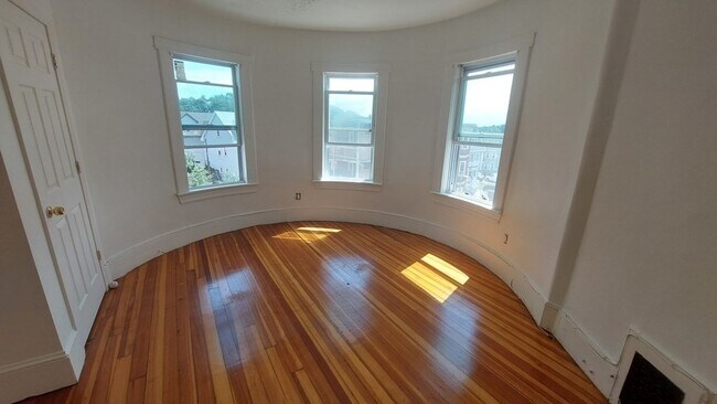 Building Photo - 7 Topliff St