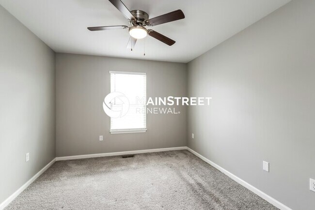 Building Photo - 3 Bedroom Pet-Friendly Home in Jeffersonville, IN with Main Street Renewal