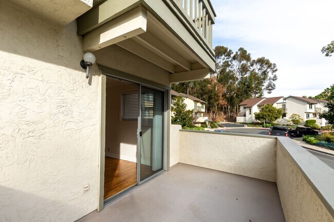 Building Photo - *** MUST SEE 2/2.5 TOWNHOME WITH TWO CAR G...