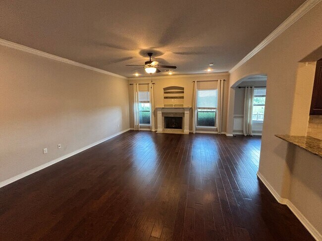 Building Photo - Available Now! Beautiful 3-Bedroom, 2-Bath...