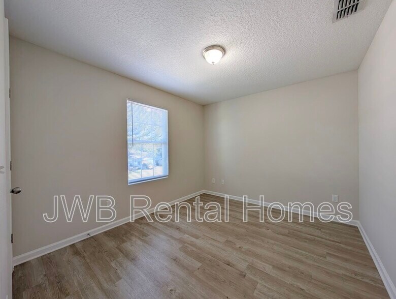 Building Photo - 8216 Eaton Ave