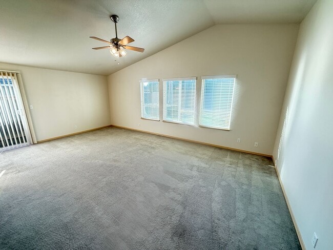 Building Photo - Updated 3 bedroom 2 bath house in Eugene!