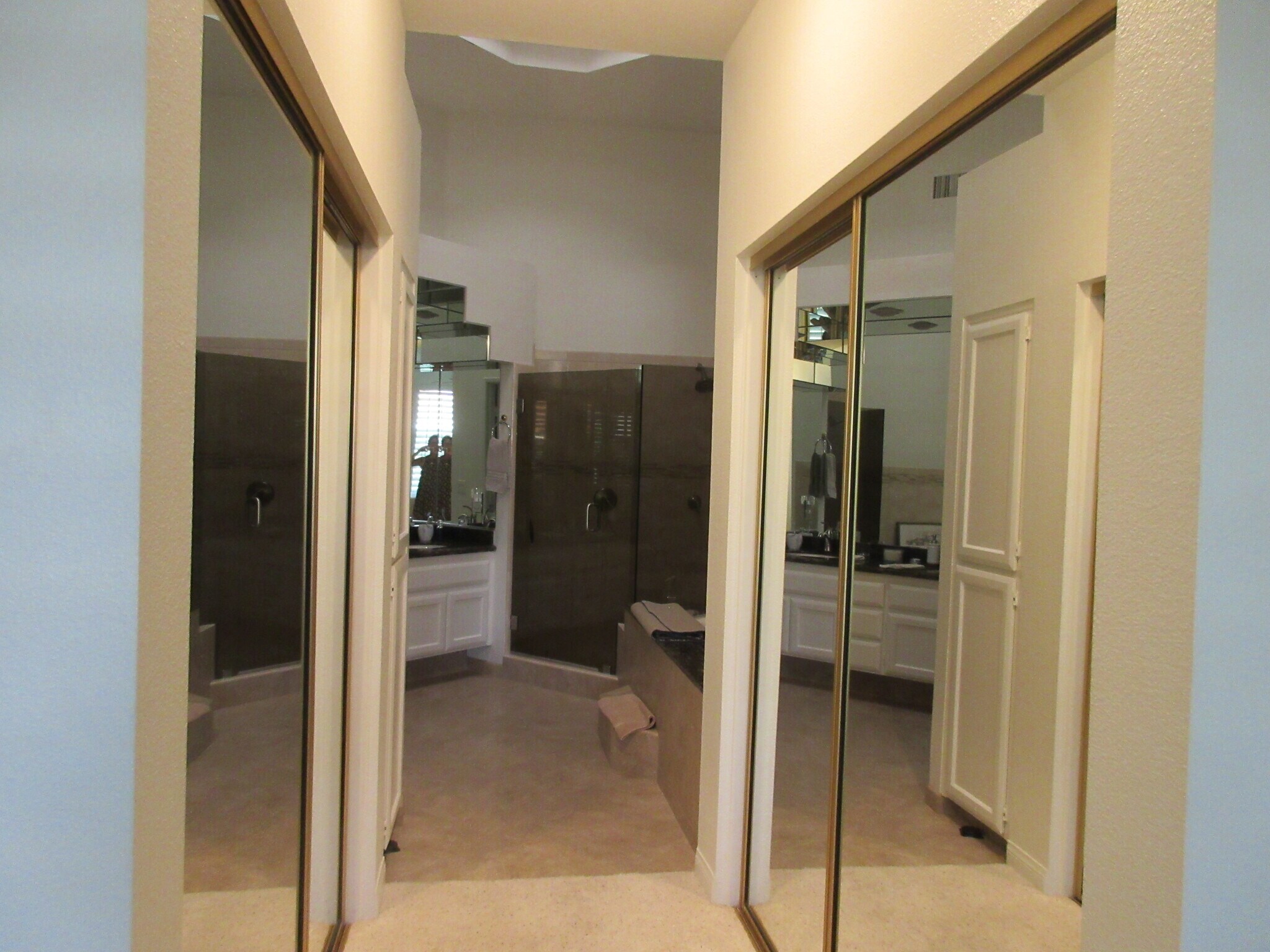 Building Photo - 100 Brandigo Cir