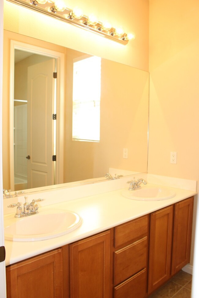 Building Photo - 14910 Via Messina Dr