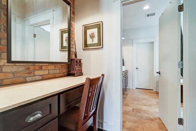 Building Photo - Introducing a remarkable property with a r...