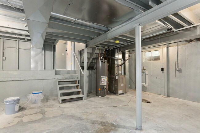 Building Photo - 518 NW Frances Dr