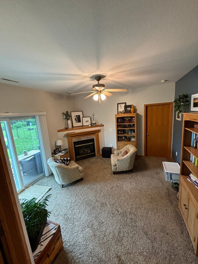 Building Photo - 1552 Deerfield Dr