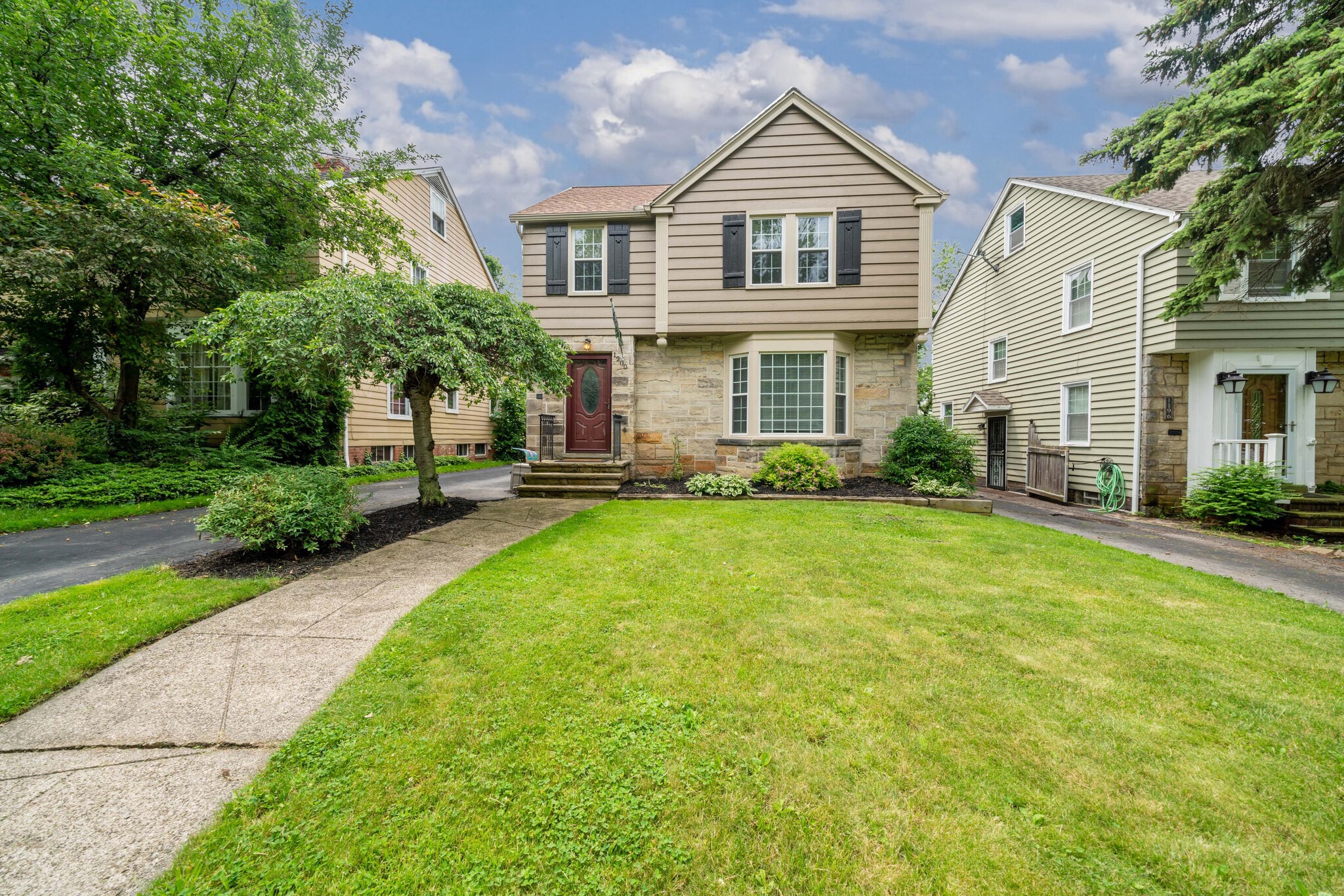 Beautiful front yard - 1200 Brentwood Rd