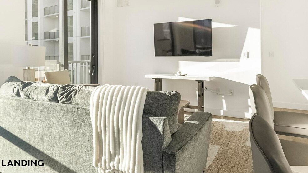 Building Photo - 1007 S Mint St