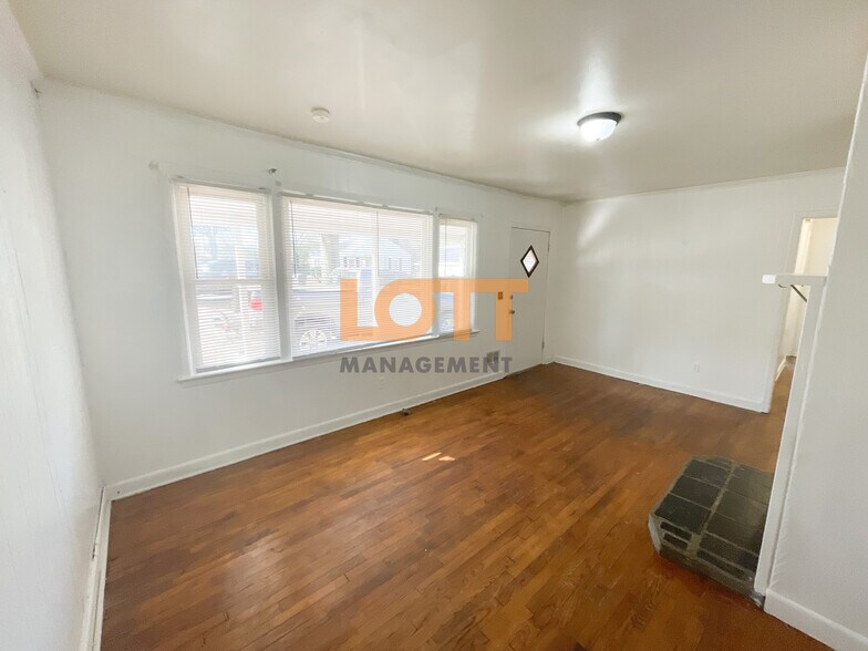 Building Photo - 42 West Ave