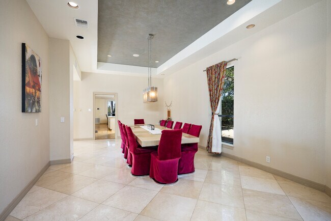 Building Photo - 3 Birnam Oaks