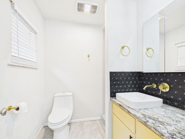 Building Photo - Established Nieghborhood