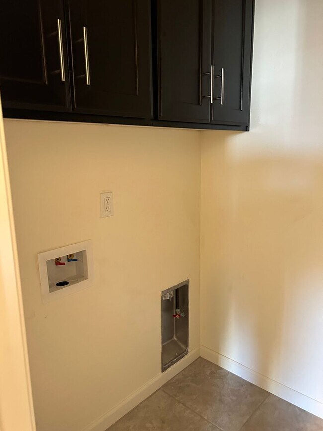 Building Photo - 3204 N Pratos Ct