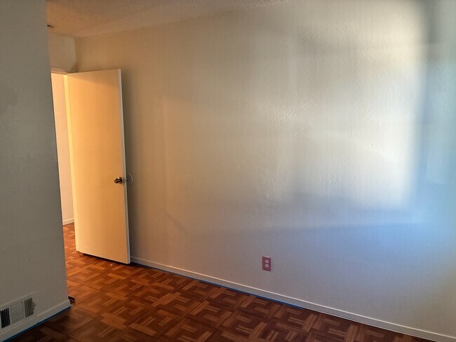 Building Photo - 4533 Greenholme Dr