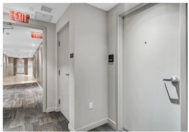 Building Photo - 1010 SW 2nd Ave