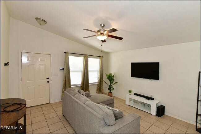 Building Photo - 10661 Canyon Sage Dr