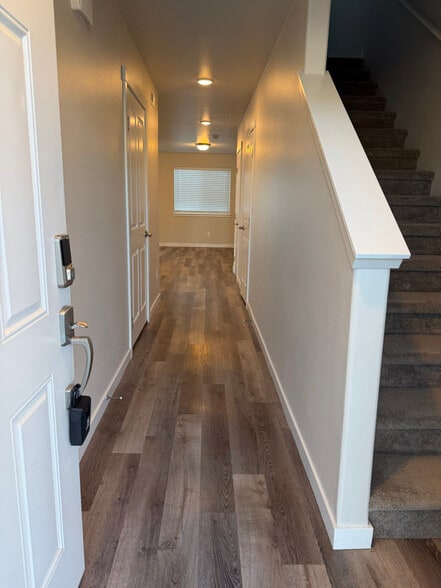 Building Photo - 5723 W Albany Pl