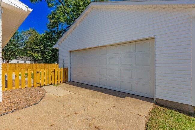 Building Photo - 1719 Crystal Ct