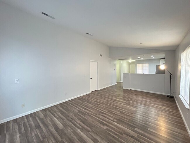Building Photo - 7135 Shadow Crest Dr