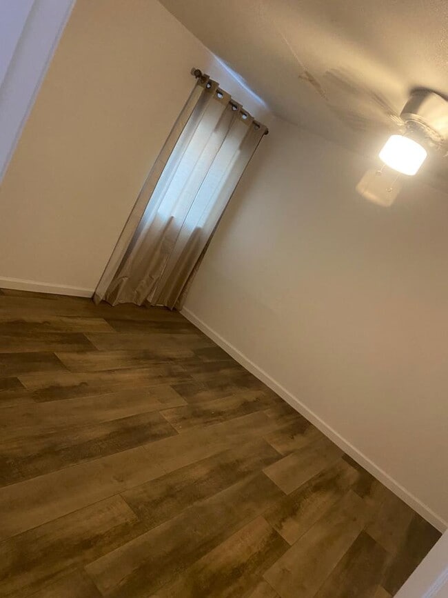 Building Photo - 14 Grant St