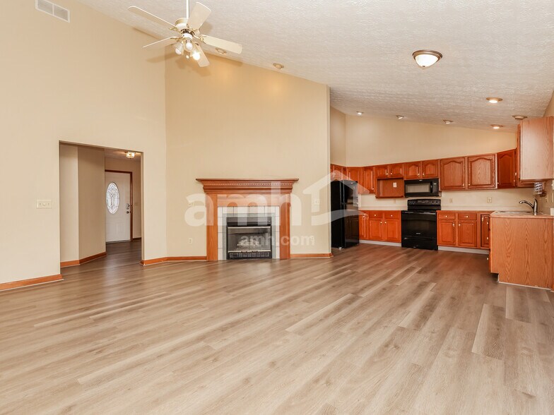 Building Photo - 2630 Alexander Ct