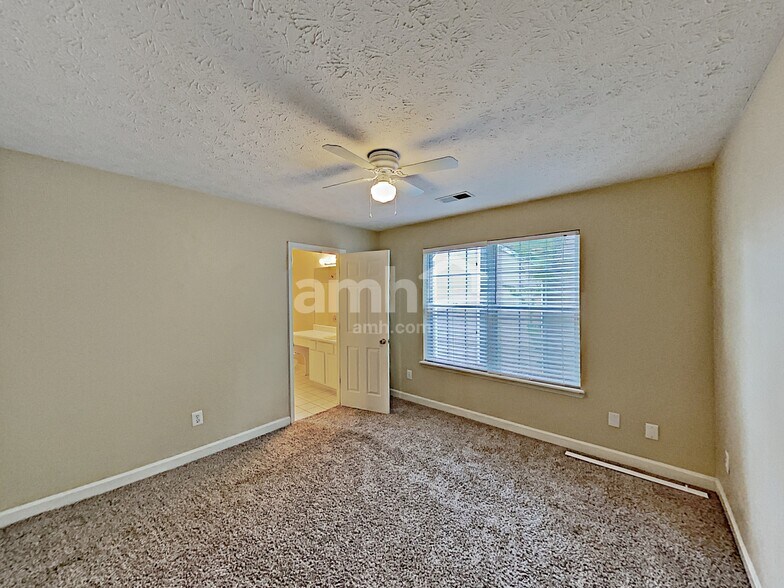 Building Photo - 4810 Lake Park Ter