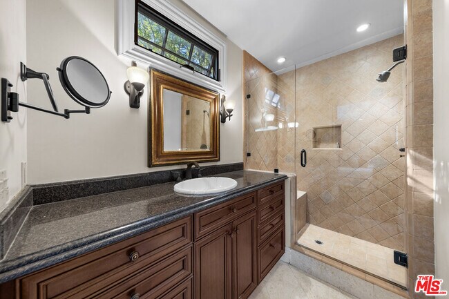 Building Photo - 15401 Brownwood Pl