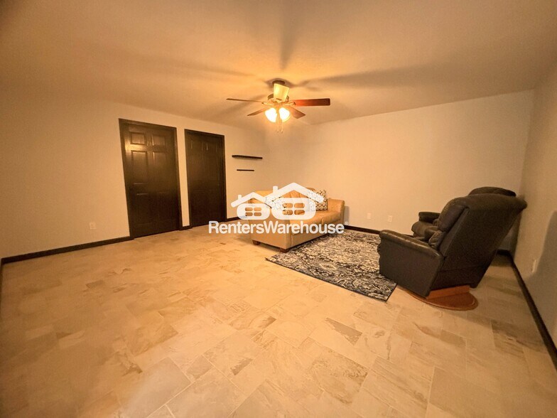 Building Photo - 9175 Coneflower Dr