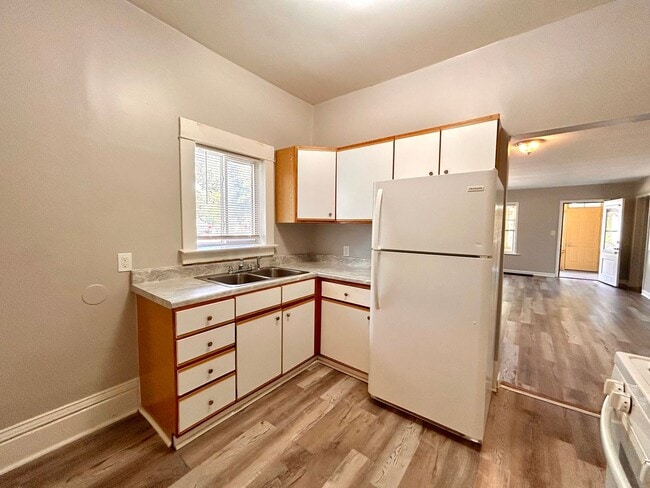 Building Photo - Three Bedroom Home in Muskegon Heights