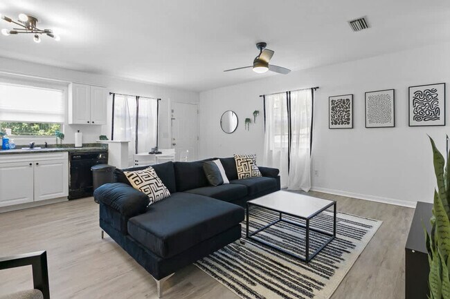 Primary Photo - 2401 Gordon St