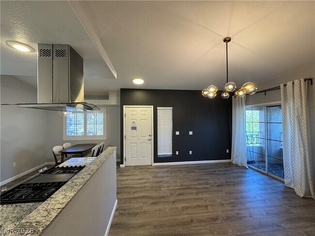 Building Photo - 401 Amber Pine St