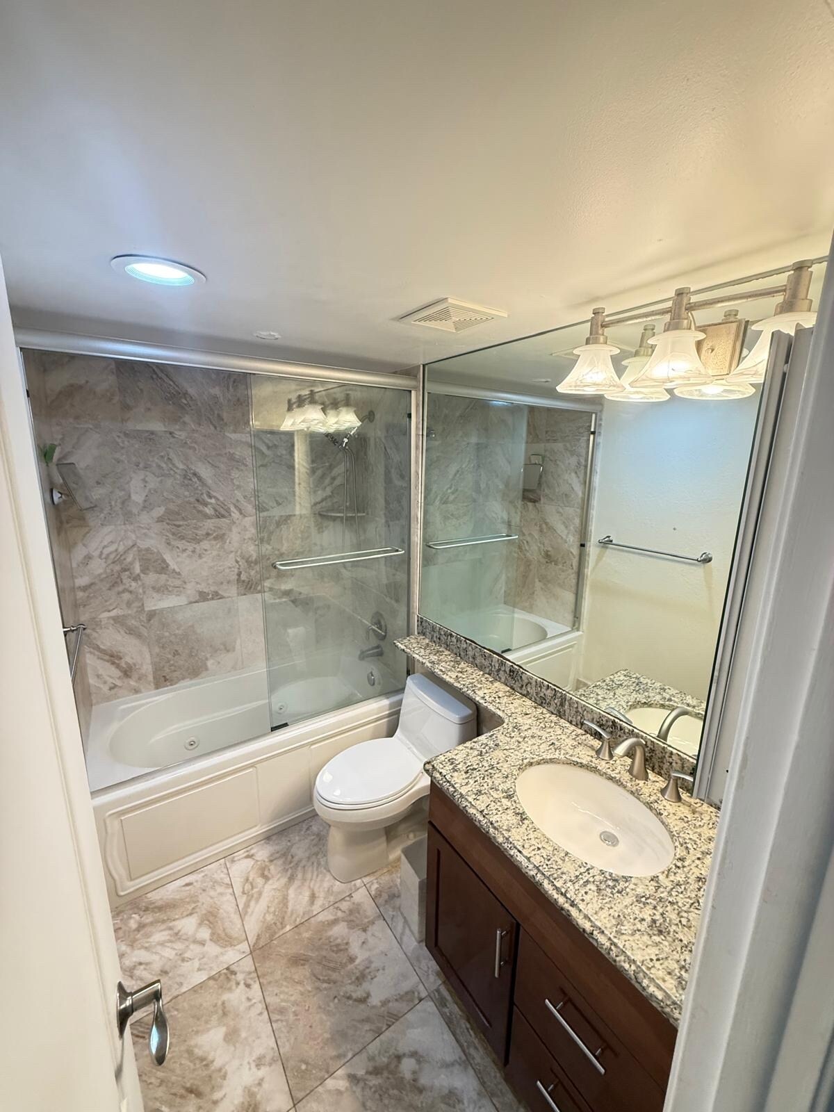 Building Photo - 2900 NE 30th St