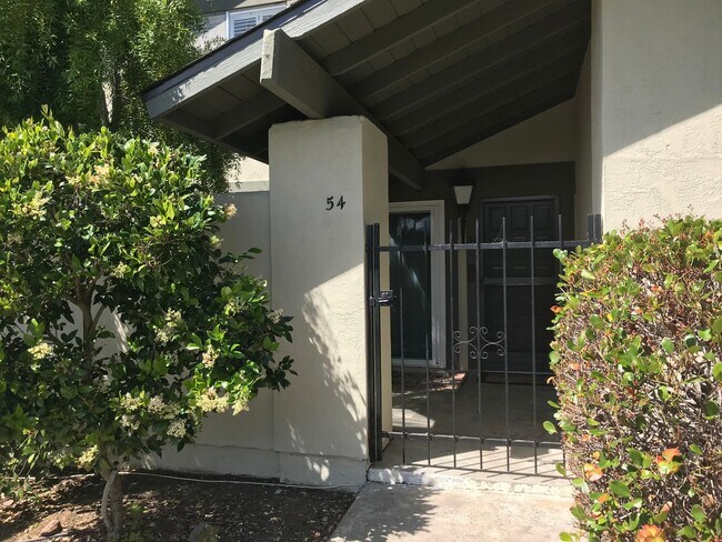 Building Photo - La Canada Townhome Quiet Community 2 Bedroom